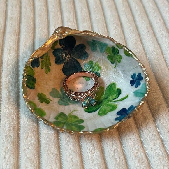 Handcrafted Decorative Shell Dish – Shamrock Design with Gold Trim Irish clover - Picture 1 of 6